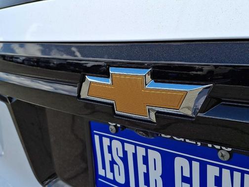 Summit White 2026 Chevrolet Traverse LT