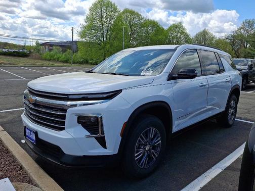 Summit White 2026 Chevrolet Traverse LT