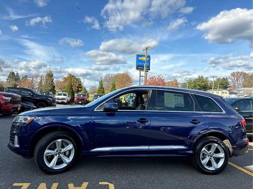 2022 Audi Q7 45 Premium Plus