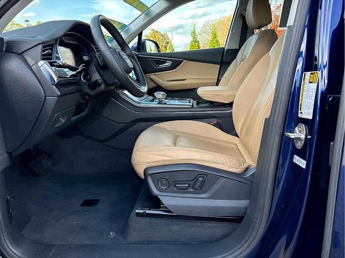 2022 Audi Q7 45 Premium Plus
