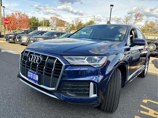 2022 Audi Q7 45 Premium Plus