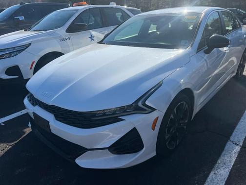 Glacial White Pearl 2022 Kia K5 GT-Line