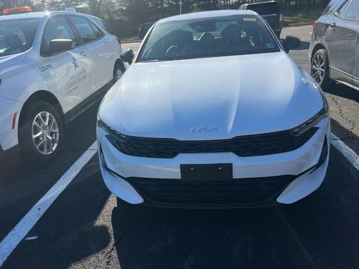 Glacial White Pearl 2022 Kia K5 GT-Line