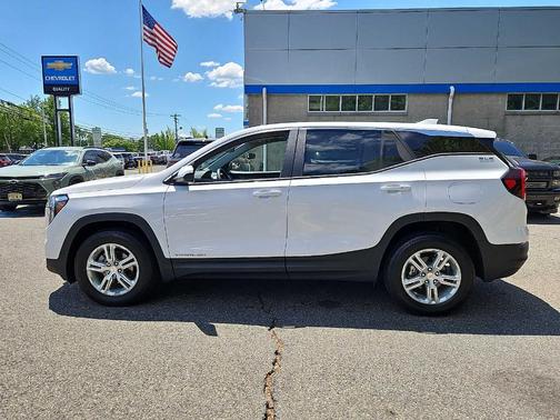 Summit White 2022 GMC Terrain SLE