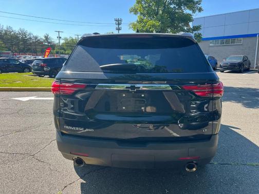 Mosaic Black Metallic 2023 Chevrolet Traverse LT Cloth