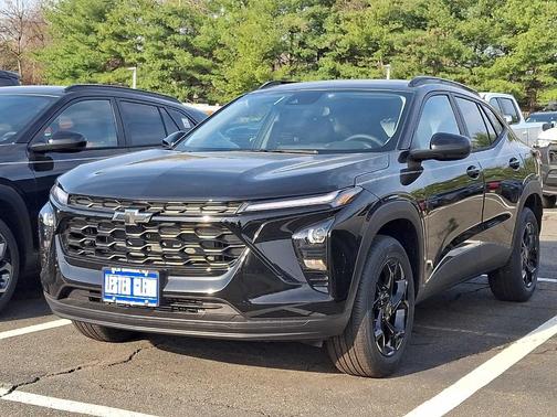 Mosaic Black Metallic 2026 Chevrolet Trax LT