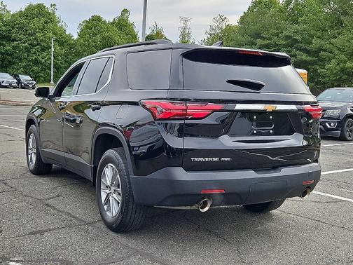 Mosaic Black Metallic 2023 Chevrolet Traverse LT Cloth