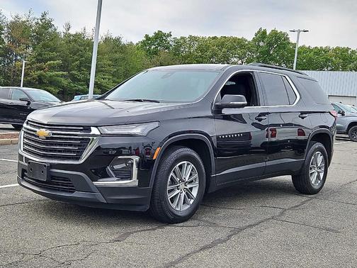Mosaic Black Metallic 2023 Chevrolet Traverse LT Cloth