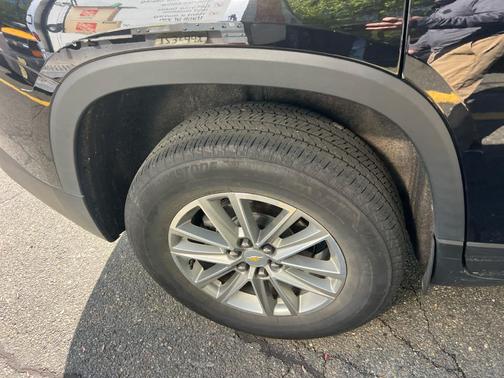 Mosaic Black Metallic 2023 Chevrolet Traverse LT Cloth