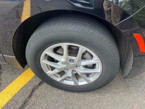 Mosaic Black Metallic 2024 Chevrolet Equinox LT