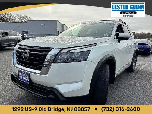 2024 Nissan Pathfinder SV