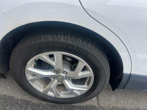 Summit White 2019 Chevrolet Equinox 2LT
