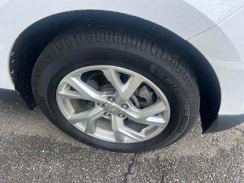 Summit White 2019 Chevrolet Equinox 2LT