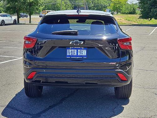 Mosaic Black Metallic 2025 Chevrolet Trax 1RS