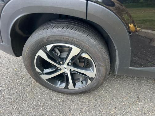 Mosaic Black Metallic 2025 Chevrolet Trax 1RS
