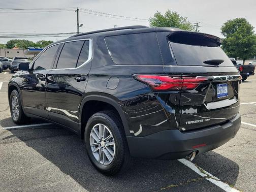 Mosaic Black Metallic 2023 Chevrolet Traverse LT Cloth
