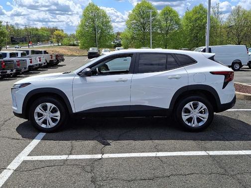 Summit White 2025 Chevrolet Trax LS
