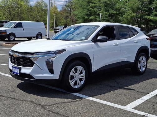 Summit White 2025 Chevrolet Trax LS