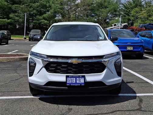 Summit White 2025 Chevrolet Trax LS