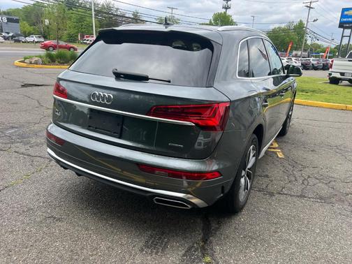 Daytona Gray Pearl Effect 2022 Audi Q5 45 S line quattro Premium
