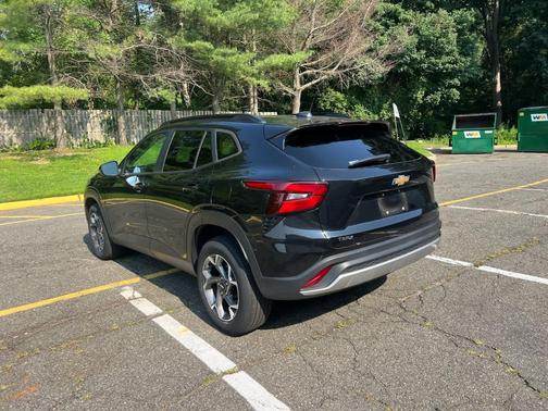 Mosaic Black Metallic 2024 Chevrolet Trax LT