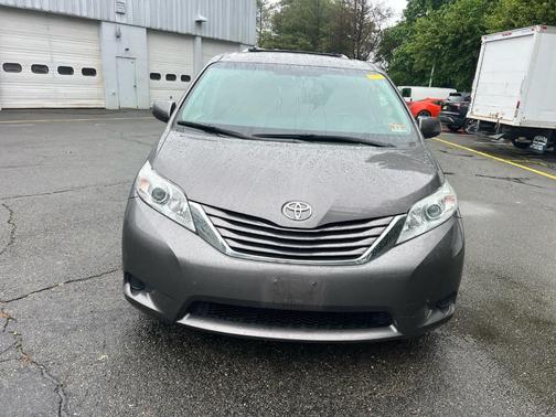 Predawn Gray Mica 2017 Toyota Sienna LE