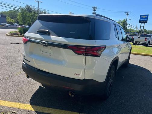 Summit White 2023 Chevrolet Traverse RS