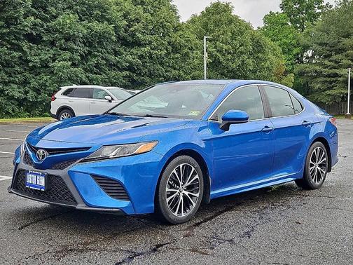 Blue Streak Metallic 2019 Toyota Camry SE