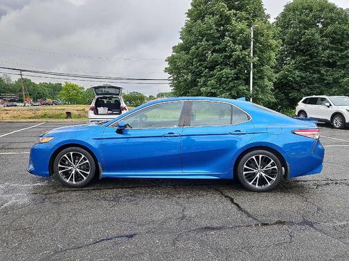 Blue Streak Metallic 2019 Toyota Camry SE