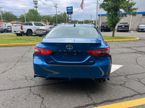 Blue Streak Metallic 2019 Toyota Camry SE