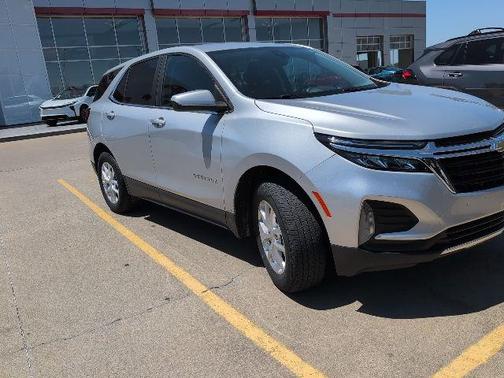 Silver Ice Metallic 2022 Chevrolet Equinox 1LT