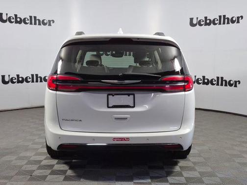 Bright White Clearcoat 2021 Chrysler Pacifica Touring L