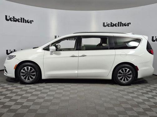 Bright White Clearcoat 2021 Chrysler Pacifica Touring L