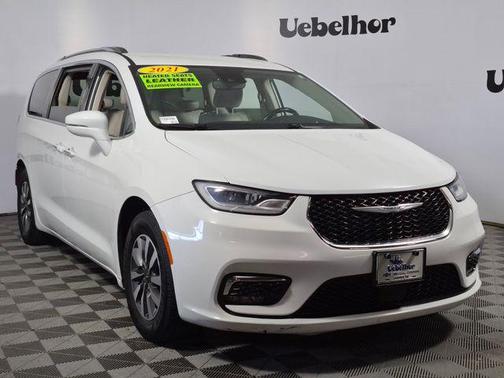 Bright White Clearcoat 2021 Chrysler Pacifica Touring L