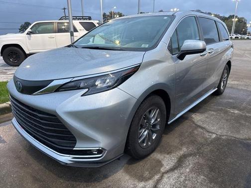 2024 Toyota Sienna XLE