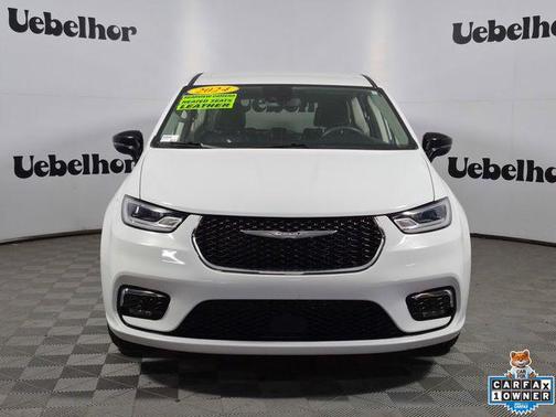 Bright White Clearcoat 2024 Chrysler Pacifica Touring L