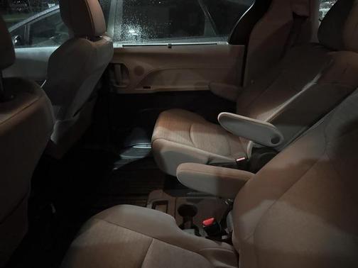 2024 Toyota Sienna LE