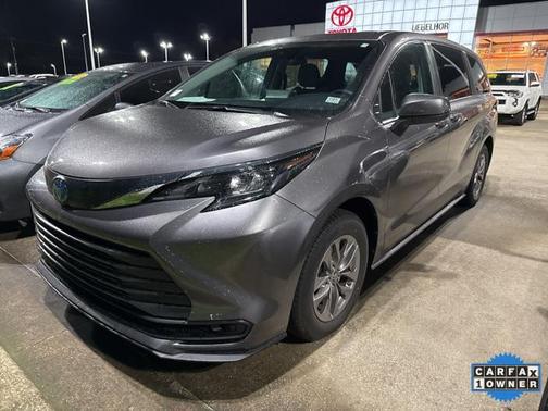 2024 Toyota Sienna LE