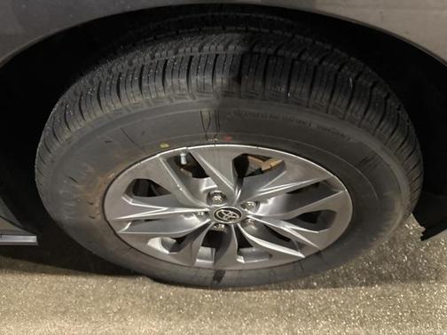 2024 Toyota Sienna LE