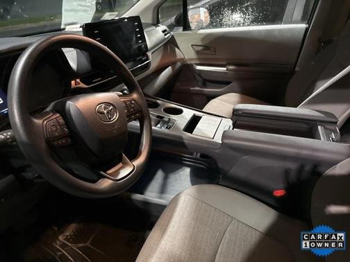 2024 Toyota Sienna LE