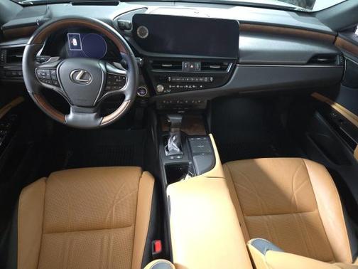 2022 Lexus ES 300h Ultra Luxury