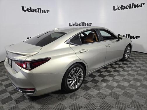 2022 Lexus ES 300h Ultra Luxury
