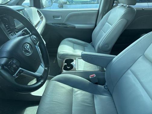 2016 Toyota Sienna XLE Premium