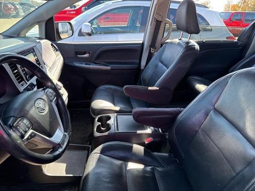 2019 Toyota Sienna SE Premium