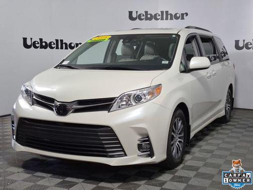 Blizzard Pearl 2018 Toyota Sienna XLE Premium