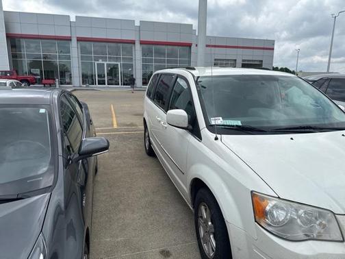 2010 Chrysler Town & Country Touring
