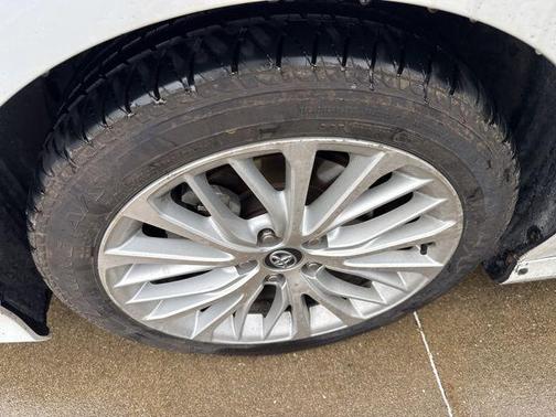 Wind Chill Pearl 2020 Toyota Camry Hybrid XLE