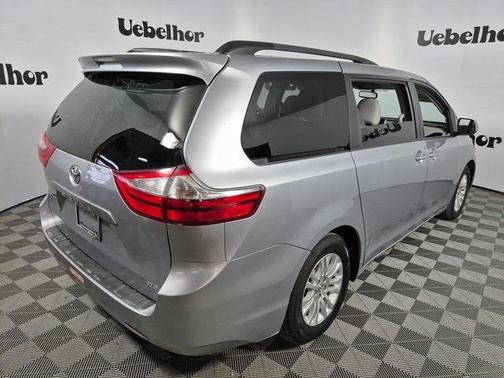 2017 Toyota Sienna XLE