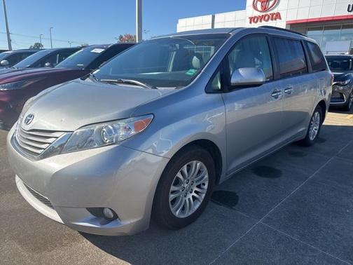 2017 Toyota Sienna XLE