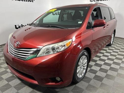2017 Toyota Sienna XLE